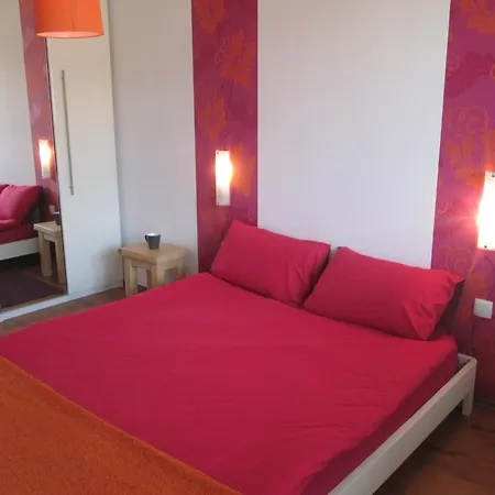 Neon Alexander Services Apartament *